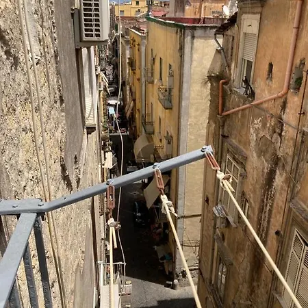 A Casa Di Nonna Ida, Nel Cuore Pulsante Di Napoli Buitenkant foto