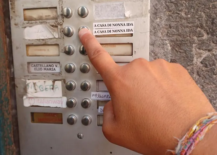 A Casa Di Nonna Ida, Nel Cuore Pulsante Di Napoli